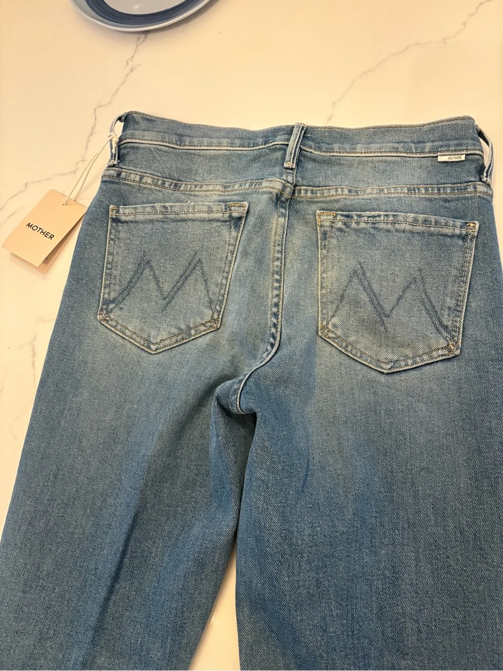 MOTHER  The Weekender Fray Jeans in Glow Up